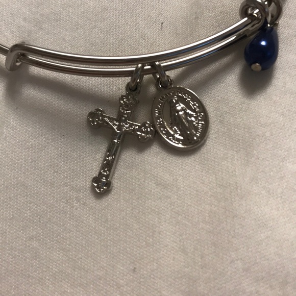 Silver cross bracelet - Picture 2 of 2
